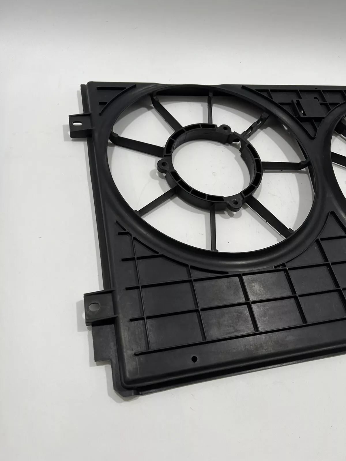 1K0121207BB - Radiator Fan Shroud - Image 3