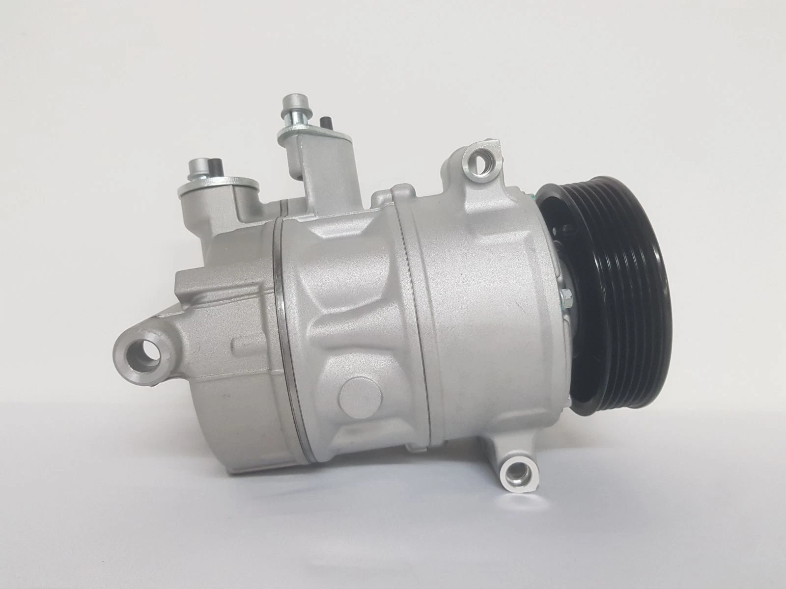 1K0820803A - Air Conditioning Compressor - Image 2